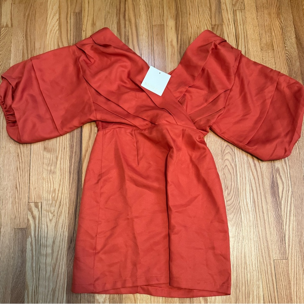 I NWT Brand New Women's Showpo Paprika Anastasija Mini Off Dress